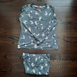 Cat patterned pajamas - M